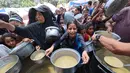 Warga di jalur Gaza yang masih bertahan untuk hidup terus dihantui dengan bencana kelaparan. (Eyad BABA/AFP)