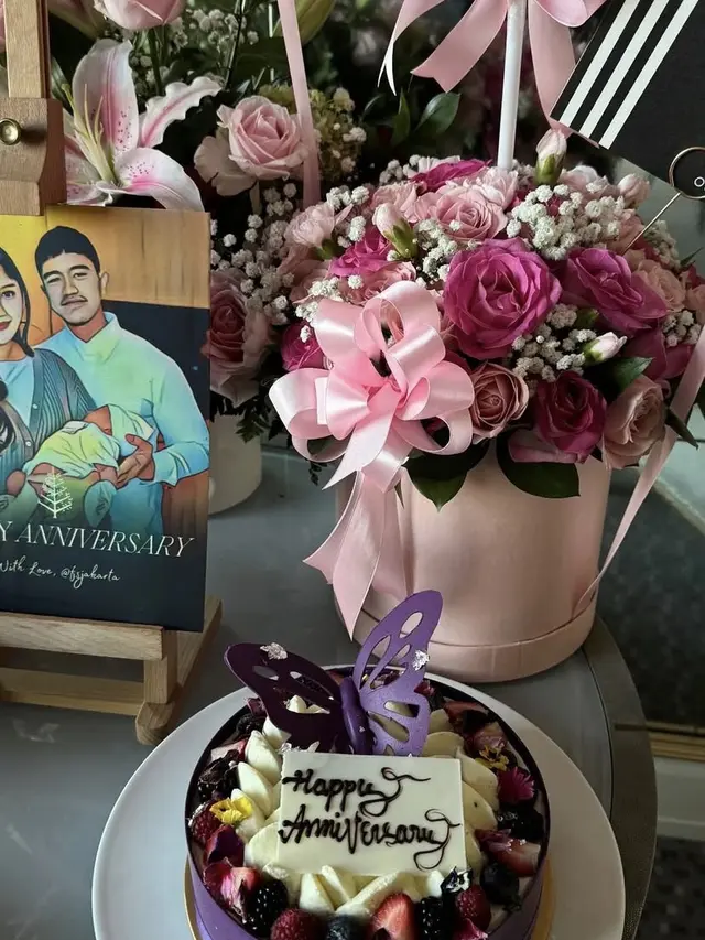 Anniversary Pernikahan dan Ulang Tahun k-28 Erina Gudono. [@erinagudono].