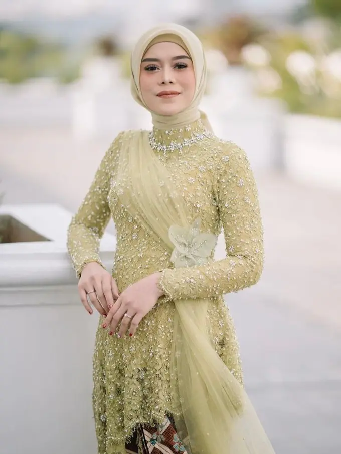 12 Ide Model Baju Kondangan Berhijab ala Seleb, Lesti Kejora hingga Laudya Cynthia Bella