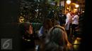 Suasana Cafe Olivier Grand Indonesia saat kedatangan pihak kepolisian untuk rekonstruksi sampel kopi beracun di Cafe Olivier Grand Indonesia, Jakarta, (19/1/2016). (Liputan6.com/Faizal Fanani)