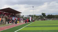 Wajah Baru Lapangan UNI, dari Tanah Menjadi Rumput Sintetis