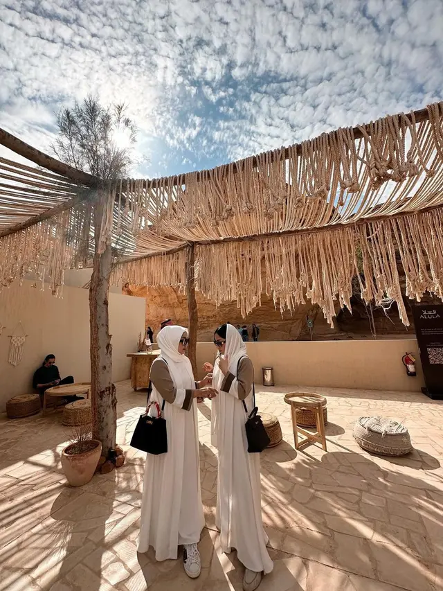 Potret Nikita Willy bersama ibunya saat di Al Ula