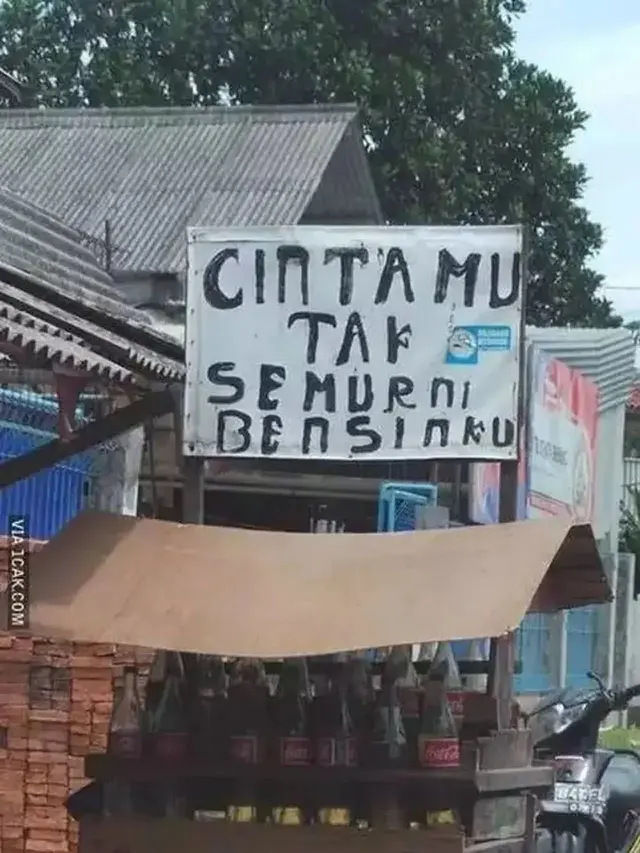 Kumpulan Potret Lucu Pedagang Bensin Eceran yang Bikin Senyum-Senyum Sendiri (ist)