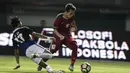 Gelandang Timnas Indonesia U-19, Egy Maulana Vikri, berusaha melewati pemain Kamboja U-19 pada laga persahabatan di Stadion Patriot, Bekasi, Rabu (4/10/2017). Indonesia menang 2-0 atas Kamboja. (Bola.com/Vitalis Yogi Trisna)