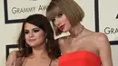 Dalam sebuah wawancara lain, Selena Gomez pun pernah ditanya mengenai hubungannya dengan Demi yang merenggang akibat Taylor Swift. (VALERIE MACON  AFP)
