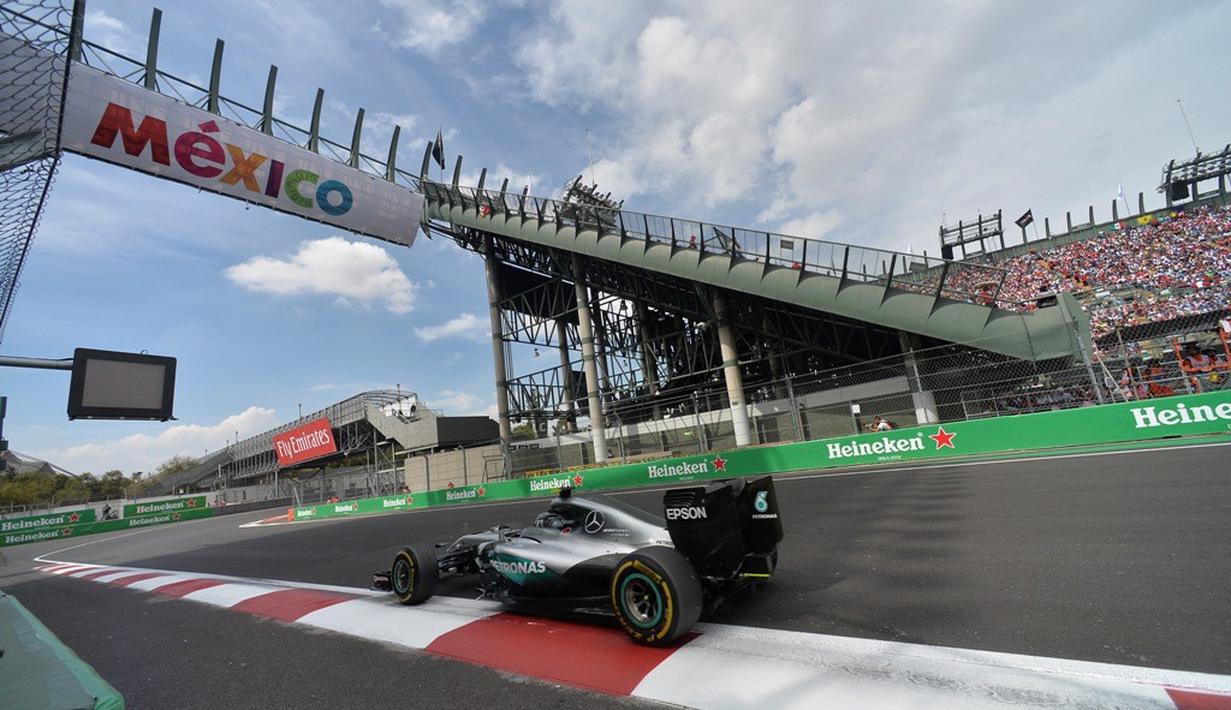 Hamilton dan Rosberg dipastikan bakal berjuang habis-habisan menjadi yang terbaik di dua seri terakhir, Brasil dan Abu Dhabi, demi mengamankan gelar juara dunia F1 2016. (AFP/Pedro Pardo)