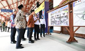 Wakil Presiden (Wapres) Gibran Rakabuming mengunjungi Stasiun Tawang, Kecamatan Semarang Utara, Kota Semarang, Jawa Tengah, Kamis (25/12/2025). (Biro Pers, Media, dan Informasi Sekretariat Wakil Presiden)