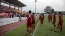Pemain timnas U-22 memberikan tepuk tangan kepada suporter usai menang melawan Myanmar dalam perebutan medali perunggu Sea Games 2017 di Stadion MPS, Selayang, Malaysia, Selasa (29/8). Indonesia menang dengan skor 3-1. (Liputan6.com/Faizal Fanani)