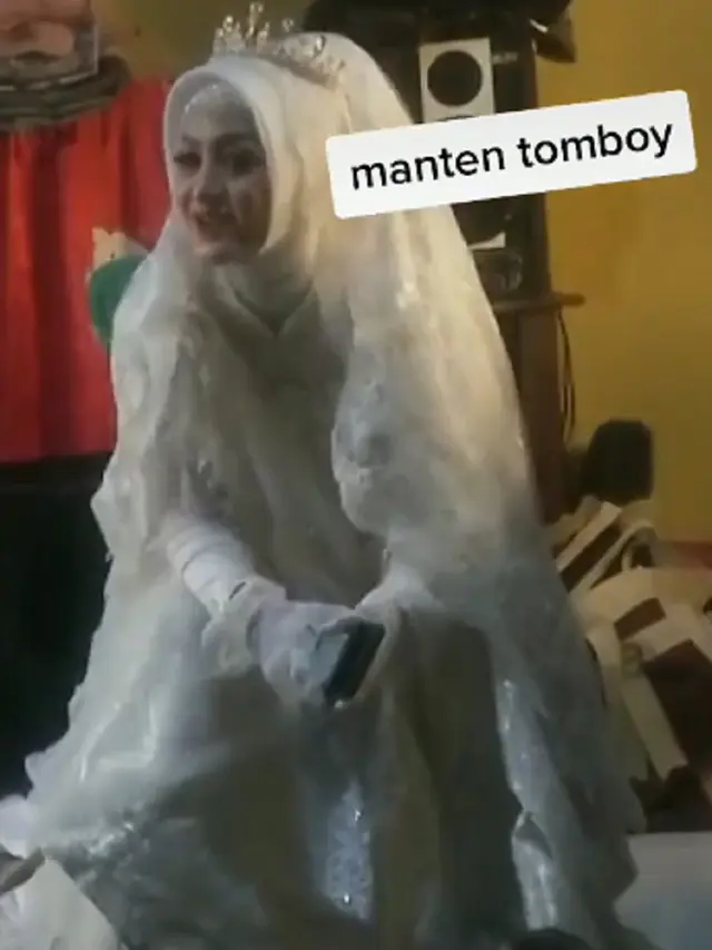 Viral, Cara Duduk Pengantin Wanita Tomboi Ini Jadi Sorotan Warganet