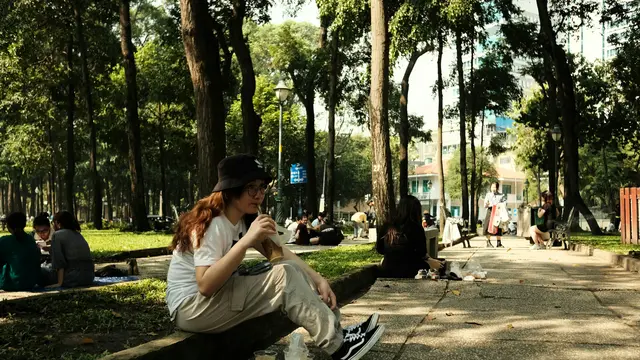 Berdiam di Taman Kota Sepulang Kerja Jadi Kunci Bahagia Baru Warga Ibu Kota