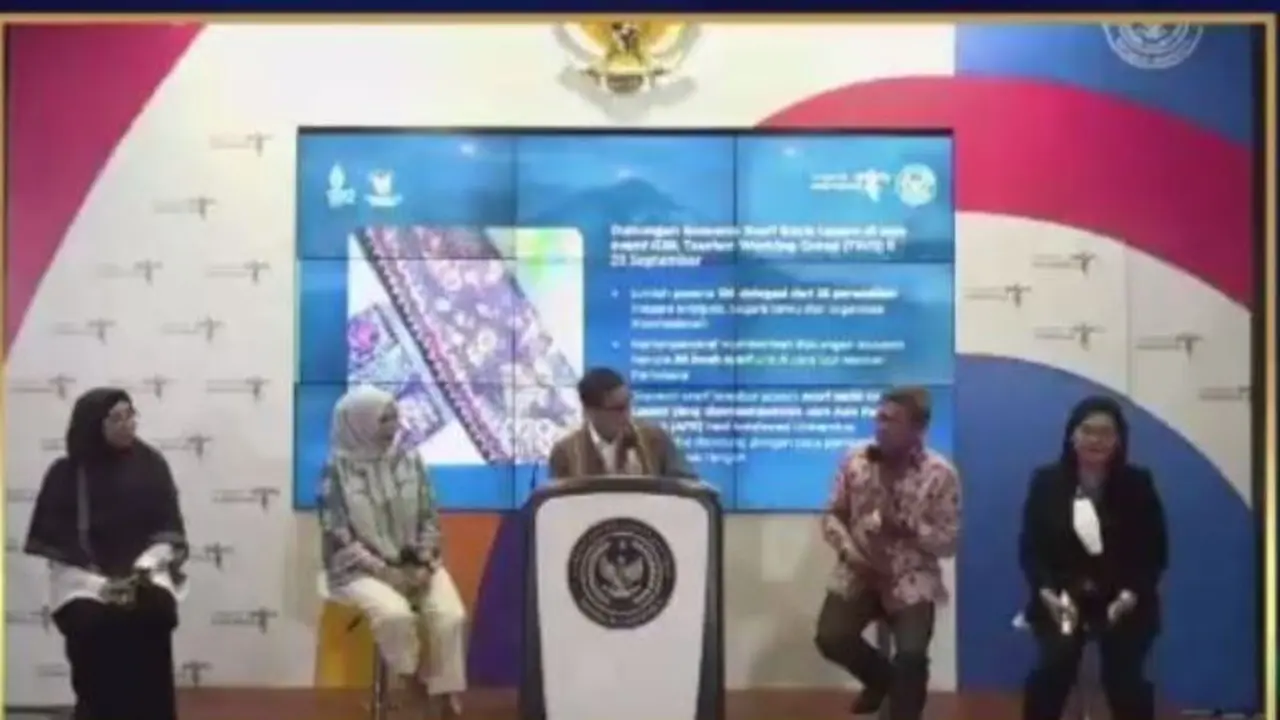 Menparekraf Sandiaga Uno di Weekly Press Briefing