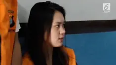 Seorang perempuan cantik bernama Sonya, dibekuk polisi Mamuju, Sulawesi Barat. Bersama pacarnya yang masih buron, Sonya menjadi kurir narkoba lintas provinsi.