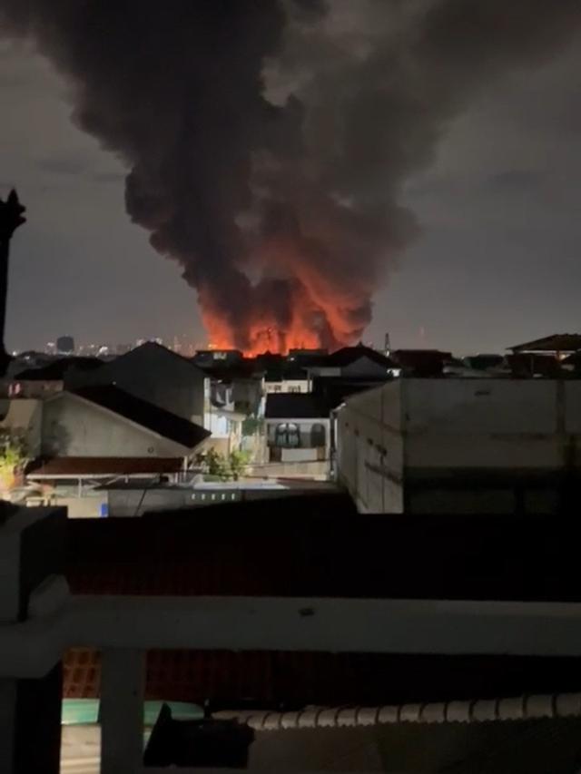 Kebakaran terjadi di Depo Pertamina Plumpang, Jakarta, Jumat (3/3/2023) 