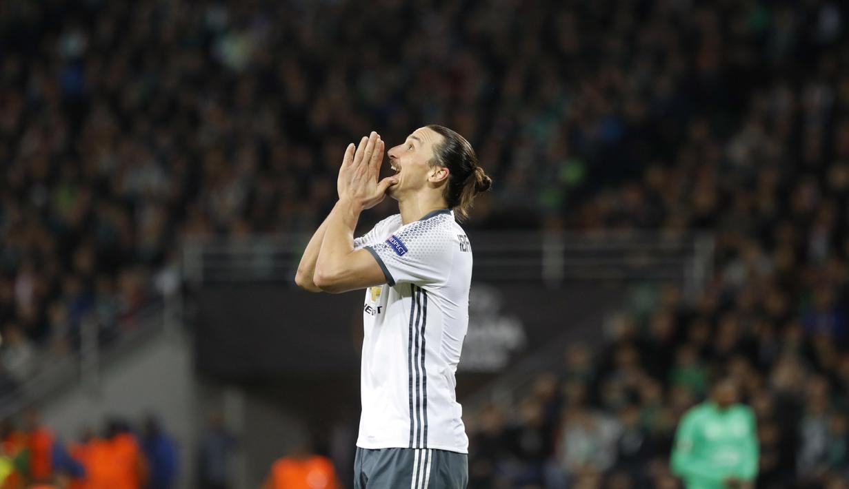 Sejak menit awal Manchester United terus melakukan teror di area pertahanan Saint-Etienne lewat Zlatan Ibrahimovic pada leg kedua babak 32 besar Liga Europa di Geoffroy Guichard stadium, Saint-Etienne, (22/2/2017).  MU menang 1-0. (AP/Laurent Cipriani)