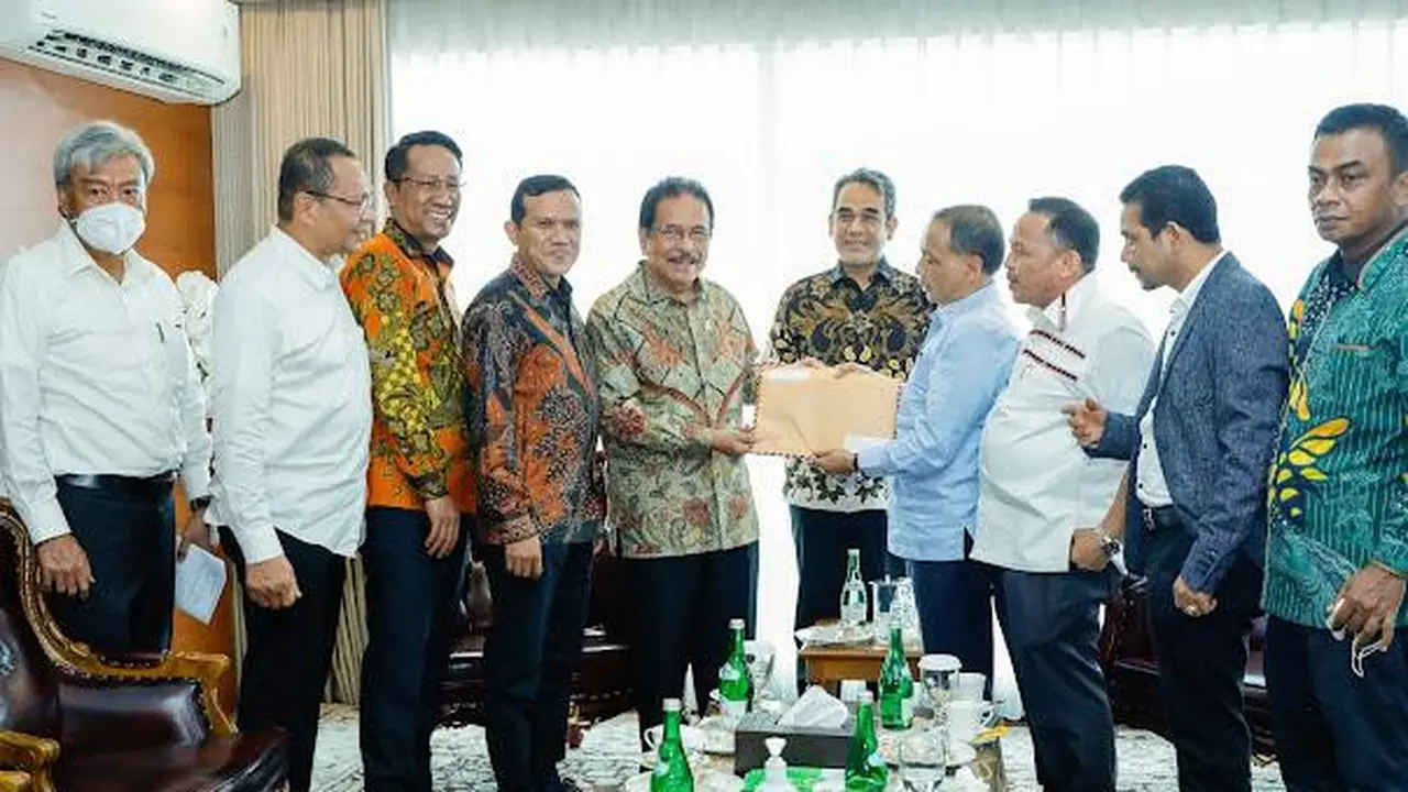 Pertemuan antara eks kombatan GAM dan Menteri Agraria dan Tata Ruang Sofyan Jalil di ruang kerja Wakil Ketua MPR
