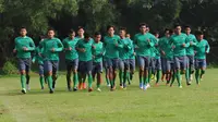 Sejumlah pemain timnas Indonesia U-23 melakukan latihan tahap akhir di Lapangan Sutasoma, Halim Perdanakusuma, Jakarta, Rabu (25/3/2015). Timnas Indonesia U-23 akan berlaga di kualifikasi Grup H Piala Asia 2016. (Liputan6.com/Helmi Fithriansyah)