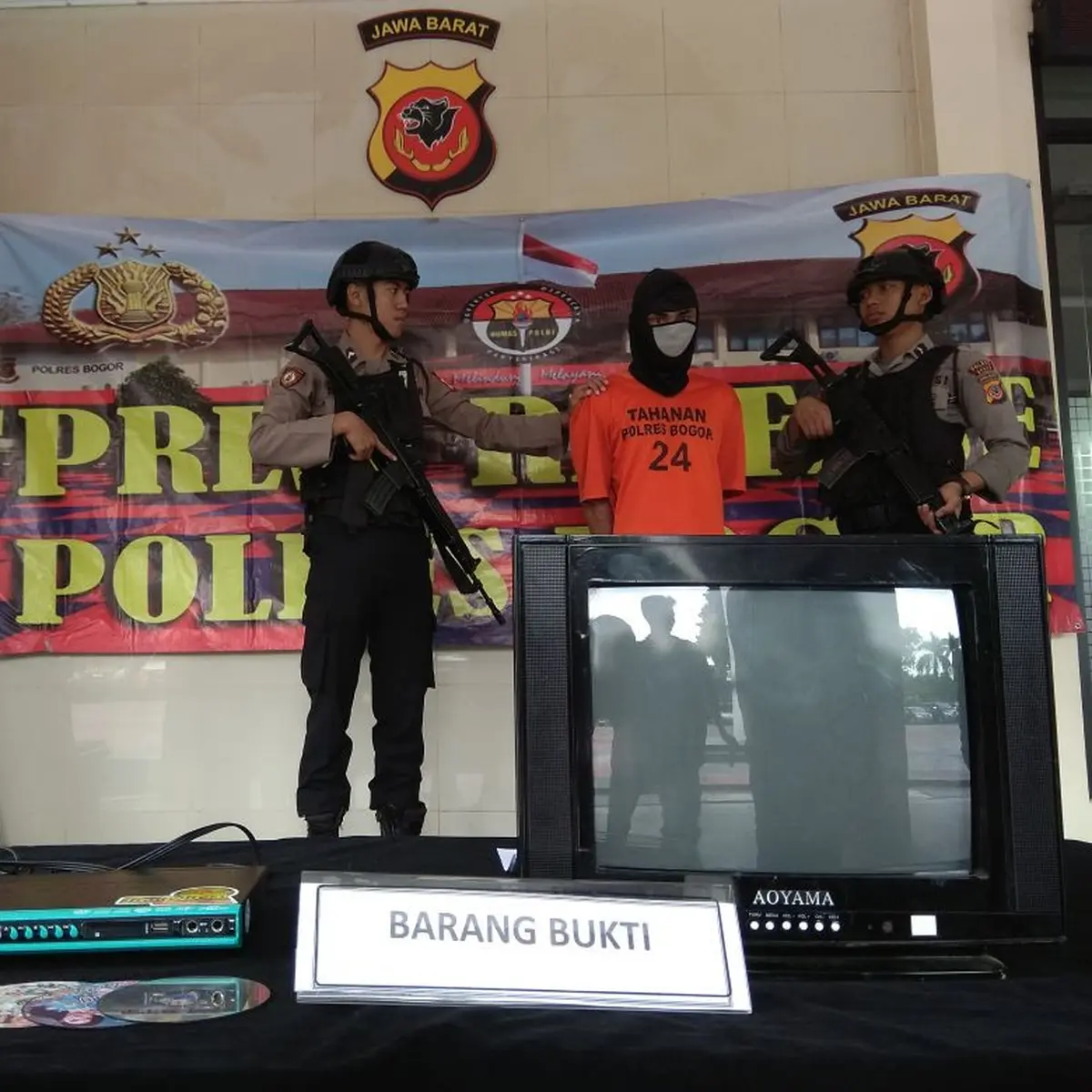 Polisi Tangkap Duda Pencekok Video Porno 6 Bocah di Rumpin Bogor - News  Liputan6.com