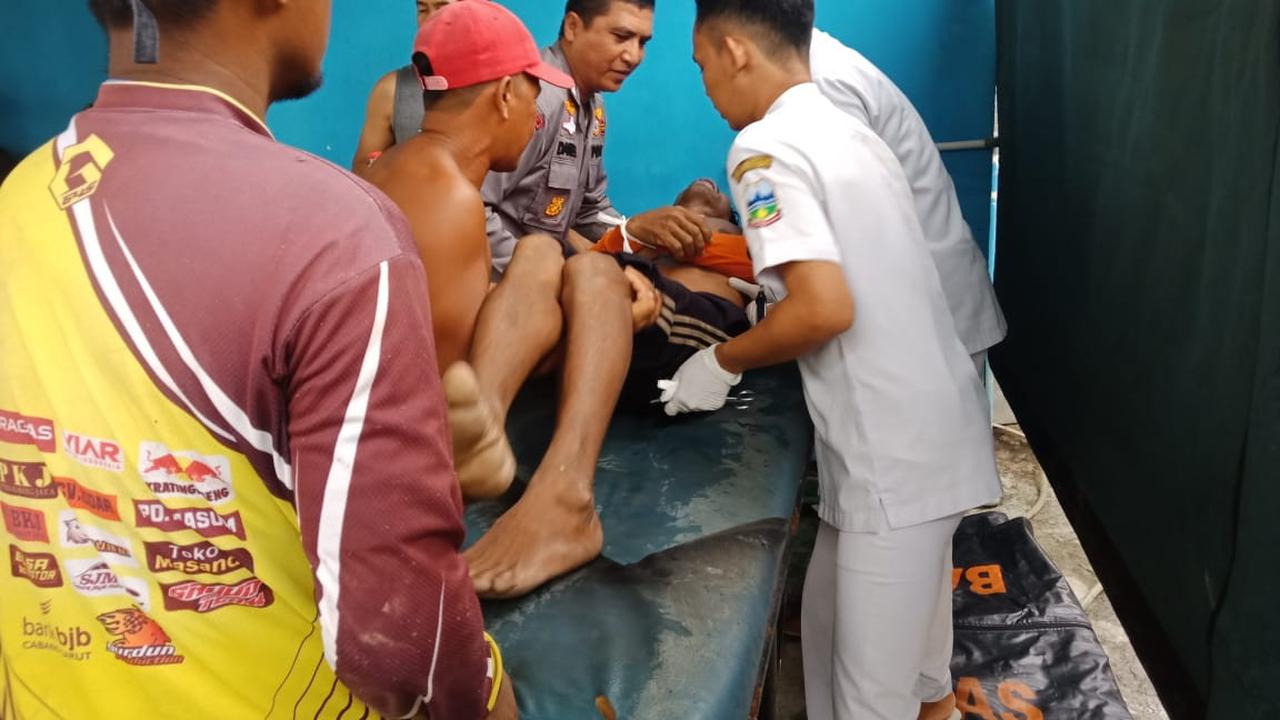 Saiman bin Sarhani, (32), nelayan asal Kampung Pabuaran, Desa Mancagahar Kecamatan Pameungpeuk, korban sambaran petir di perairan Manalusu, Cikelet, Garut, petang  kemarin.