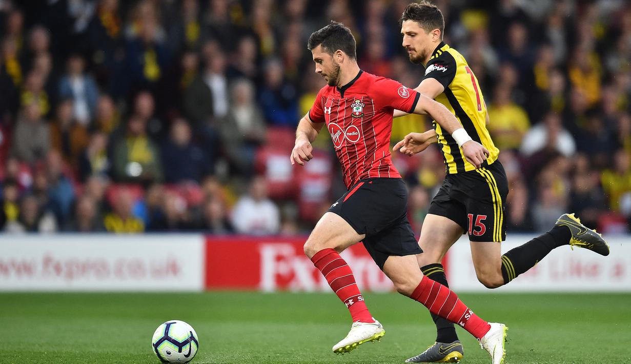 penyerang Southampton Shane Long (kiri) menambah daftar panjang pemain Premier League yang mampu mencetak gol cepat. Shane Long hanya butuh tujuh detik untuk merobek gawang Watford kala itu.  (Foto: AFP/Glyn Kirk)