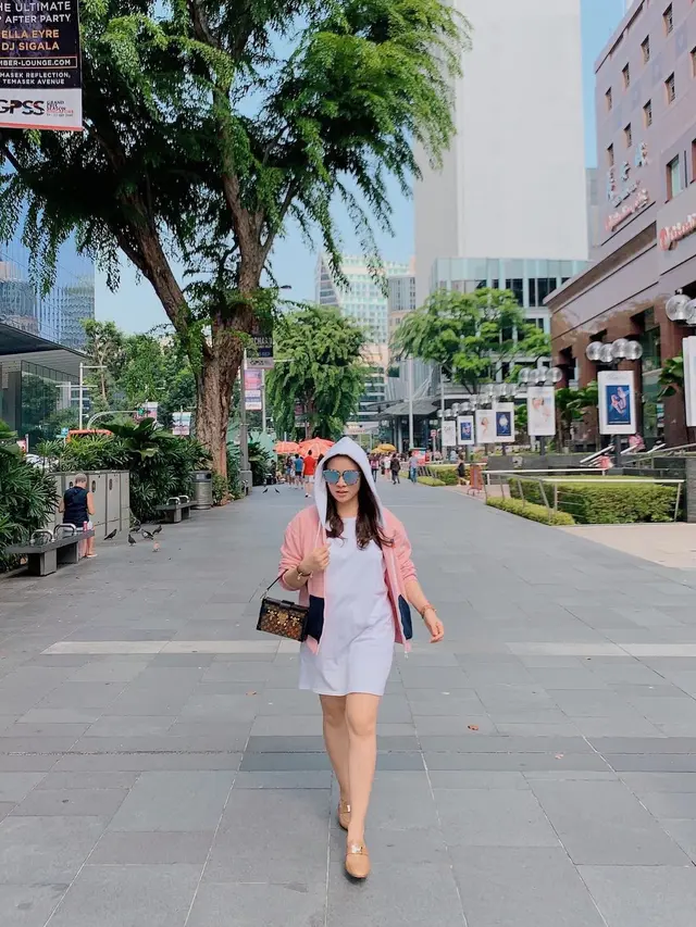 6 Potret Momo Geisha Tampil Kekinian Bak ABG, Geram Disebut Berwajah Tua