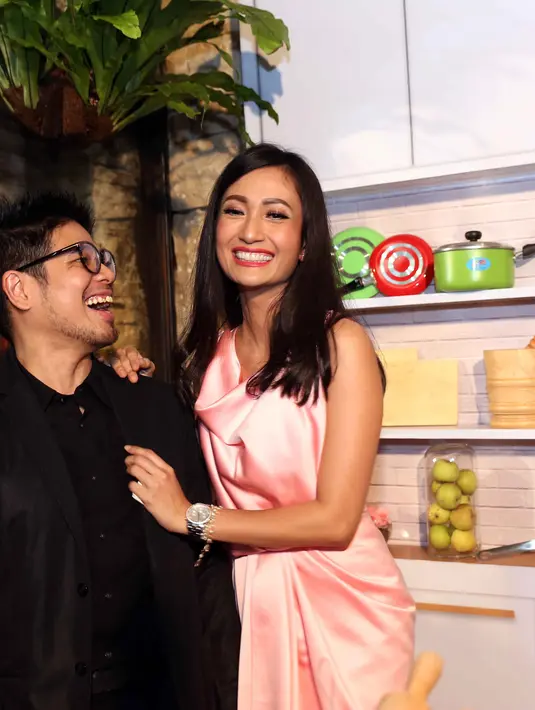 Artika menambahkan, saat itu Baim kalau diajak ngobrol tidak pernah nyambung. Tapi ia menghargai perjuangan lelaki yang sekarang jadi suaminya. (Nurwahyunan/Bintang.com)