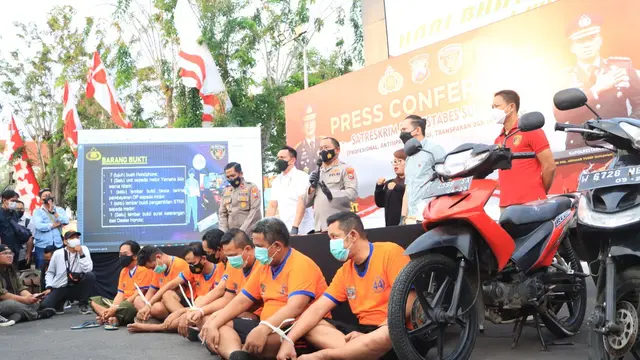 Konferensi Pers Penangkapan Polisi Gadungan