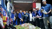 Arema FC saat tabur bunga dan doa bersama di Stadion Kanjuruhan, Rabu (9/11/2022). (Dok. Media Arema FC)