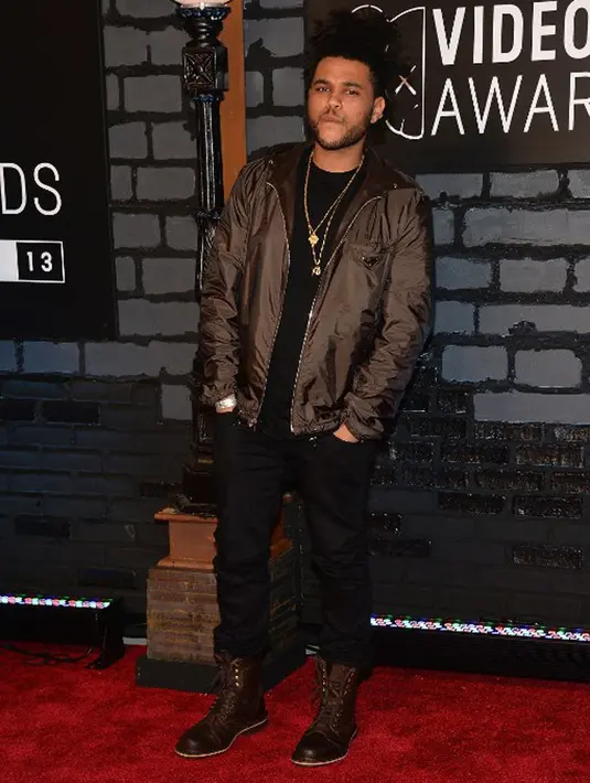 “Selena Gomez berencana akan menikah dengan The Weeknd pada Agustus nanti,” ucap sumber pada InTouch magazine dilansir Ace Showbiz, pada Kamis (30/3). (AFP/Bintang.com)