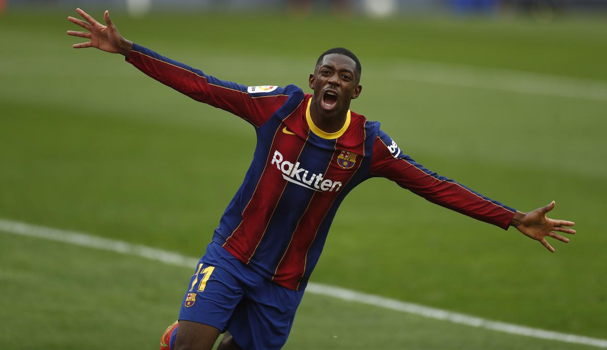 Barcelona pada akhirnya mampu unggul lewat Dembele pada menit ke-29. Pemain asal Prancis itu menjebol gawang Sevilla setelah memanfaatkan umpan terobosan yang akurat dari Lionel Messi. (Foto: AP/Angel Fernandez)