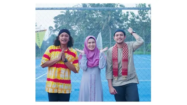 6 Potret Masayu Clara Pakai Gamis, Makin Anggun dengan Baju Lebih Lebar