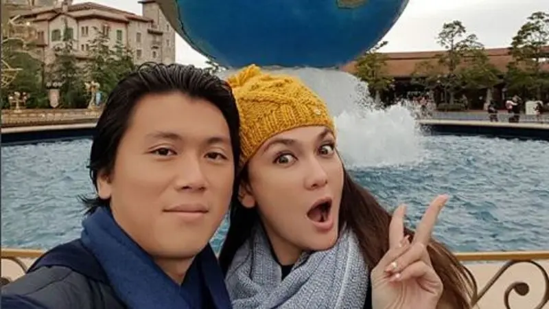 [Bintang] Luna Maya dan Reino Barack