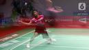 Pebulu tangkis tunggal putra Indonesia Jonatan Christie saat bertanding melawan sesama pebulu tangkis tunggal putra Indonesia Shesar Hiren Rhustaviti pada babak 16 besar turnamen Daihatsu Indonesia Masters 2023 di Istora Senayan, Jakarta, Kamis (26/1/2023). Jonatan Christie menang atas Shesar Hiren Rhustavito dengan skor 21-16 dan 21-15. (Liputan6.com/Herman Zakharia)