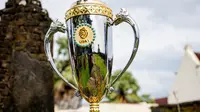Trofi juara BRI Liga 1 2022/2023. (Bola.com/Dok.PT LIB).