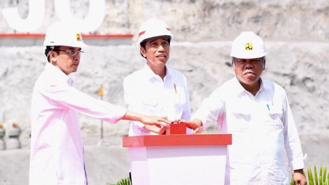 Presiden RI Joko Widodo (Jokowi) meresmikan Bendungan Tanju di Kabupaten Dompu, Nusa Tenggara Barat (NTB), Senin (30/7/2018). (Dok Kementerian PUPR)