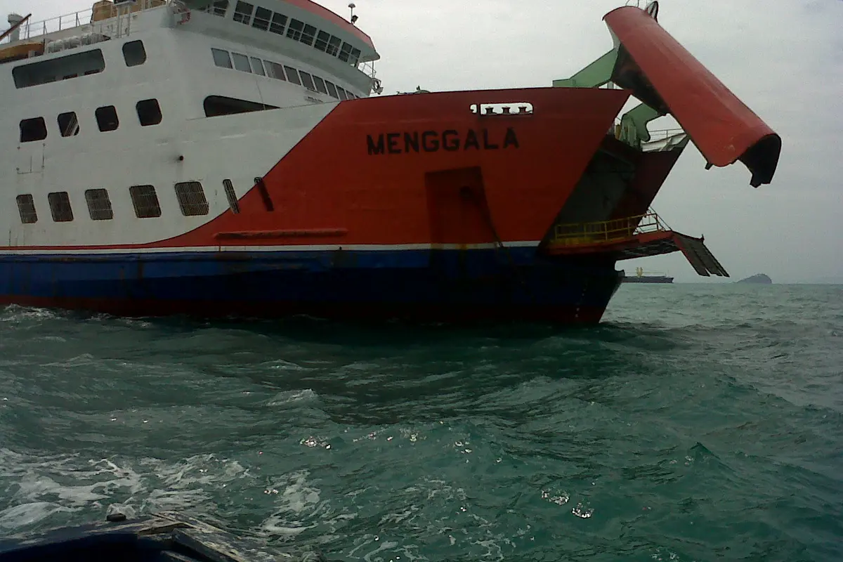 2 Kapal Saling Senggol di Selat Sunda