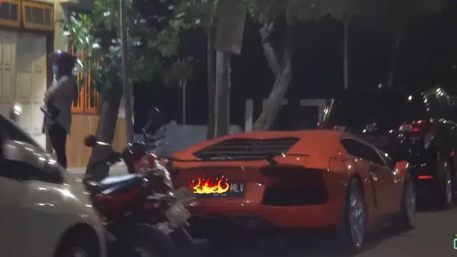 Naik Lamborghini, Ini 6 Momen Crazy Rich Surabaya Melvin Tenggara Makan Soto Pinggiran