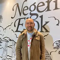 Desainer Indonesia yang karyanya mendunia, Didit Hediprasetyo menggelar pameran seni bertajuk “Negeri Elok”. [Dok/Fimela/Hilda Irach]