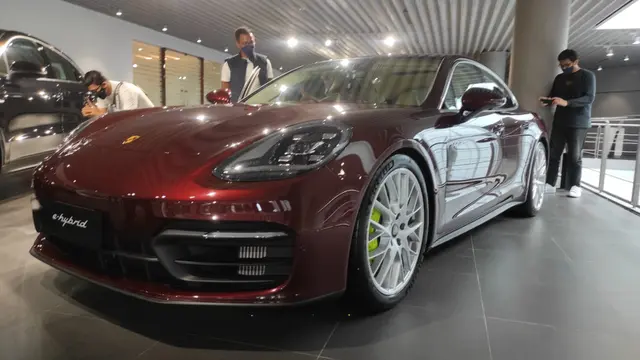 Porsche Panamera 4 E-Hybrid. (Arief Aszhari/Liputan6.com)