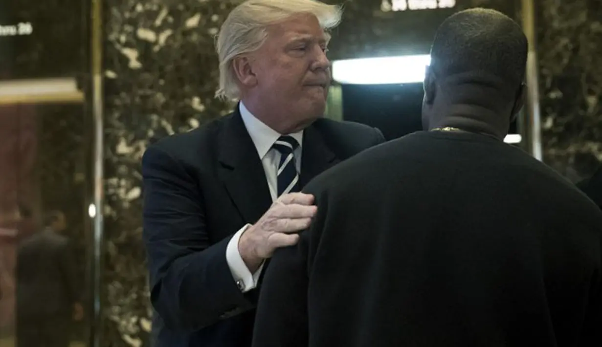 Suami Kim Kardashian ini berpendapat bahwa hal-hal yang telah dituliskan di Twitternya itu sangat penting dibicarakan bersama Trump sebagai Presiden Amerika Terpilih demi perubahan Amerika. (AFP/Bintang.com)