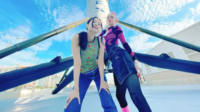 Grimes dan Jennie Blackpink. (Twitter/ Grimezsz)
