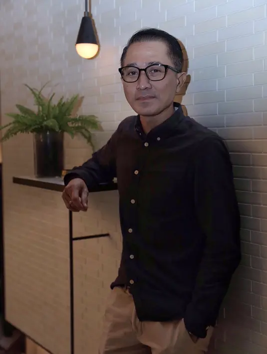 Aktor senior Lukman Sardi tolak ikut terlibat dalam pencaturan politik. Sebagai orang film, ia memiliki cara berbeda dalam menyampaikan pendapatnya. Yaitu melalui peran yang dimainkannya. (Galih W. Satria/Bintang.com)