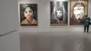 Karya seni yang lulusan ISI Yogyakarta ini pamerkan, di antaranya, seni instalasi seri etalase boneka, seri kematian, maestro meeting, dan seven and sacrifice, Jumat (15/8/14). (Liputan6.com/Faizal Fanani) 