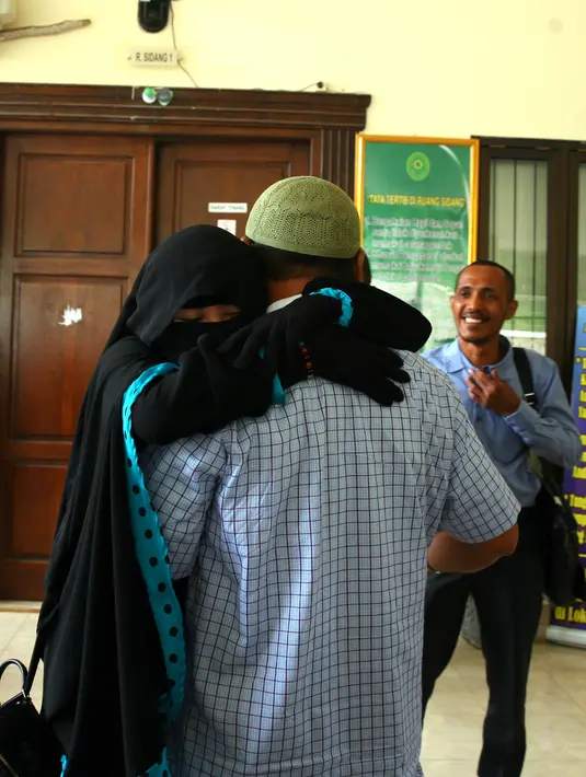 Dengan sidang putusan yang baru saja digelar, Indadari resmi menjanda untuk yang kedua kalinya. Bahkan, saat mengajukan gugatannya terhadap Caisar, di bantu oleh mantan suaminya, Lucky Hakim. (Nurwahyunan/Bintang.com)