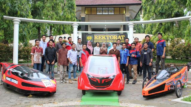 Makan Di Hamparan Daun Pisang