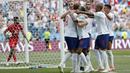 Para pemain Inggris merayakan gol yang dicetak Harry Kane ke gawang Panama pada laga grup G Piala Dunia di Stadion Nizhny Novgorod, Nizhny Novgorod, Minggu (24/6/2018). Inggris menang 6-1 atas Panama. (AP/Antonio Calanni)
