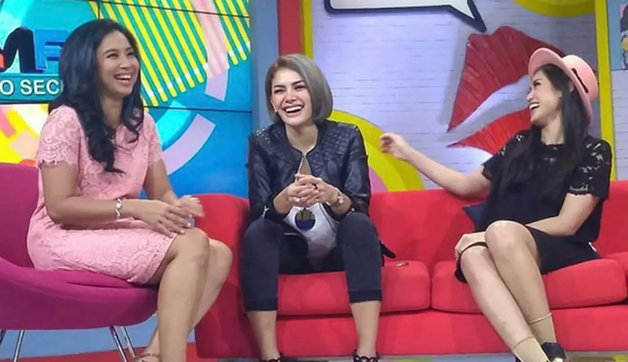 "Benar (Evelyn coba bunuh diri). Jadi percobaan bunuh diri itu ada," kata Nikita Mirzani di kawasan Tendean, Jakarta Selatan, Rabu (8/3/2017) seperti dilansir dari Liputan6. (Instagram/nikitamirzanimawardi_17)