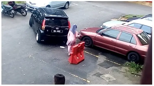 Rebutan lahan parkir (Sumber: Worldofbuzz)