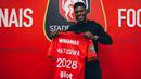 Gelandang bertahan Belanda berusia 25 tahun, Azor Matusiwa didapatkan klub Ligue 1, Stade Rennais dari sesama klub Ligue 1, Stade Reims pada 22 Januari 2024 dengan mahar senilai 15,5 juta euro atau setara Rp265 miliar. Stade Rennais mengikatnya selama 4,5 tahun hingga 30 Juni 2028. (staderennais.com)