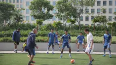 Persib Bandung menggelar latihan ringan di kompleks hotel tempat mereka menginap, Minggu (18/10/2015) jelang lawan Sriwijaya FC di Final Piala Presiden 2015. (Bola.com/Vitalis Yogi Trisna)