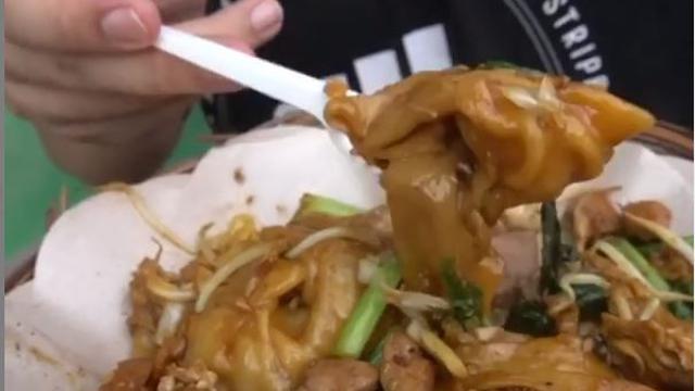 Pangsit Goreng Le Gino, Pembeli Harus Antre Berhari-hari